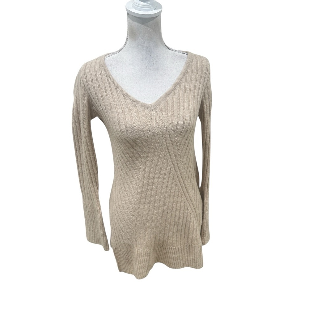 Design History 100% cashmere Beige V-Neck Sweater bell sleeve ribbed size xs